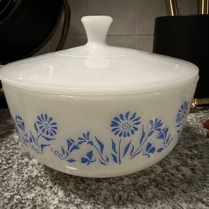 Federal Milk Glass 2.5 Qt Blue Floral Casserole Bowl w/ Lid Vintage 8” Diameter